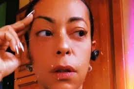 This is samantha schmütz by art priscott on vimeo, the home for high quality videos and the people who love them. Samantha Schmutz Critica Pessoas Que Vivem Normalmente Na Pandemia