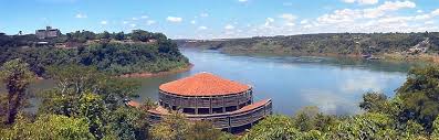 Iguazú falls de iguazú falls behoort tot de nieuwe 7 wereldwonderen natuur op de wereld evenals tot het unesco werelderfgoed. Punt Der Drie Grenzen Wikipedia