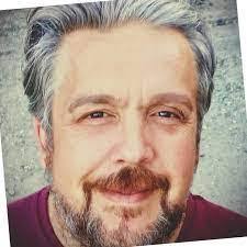 Neil Kent's Instagram, Twitter & Facebook