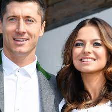 Sprawdź najnowsze i najciekawsze materiały przygotowane przez redakcję w dziale anna lewandowska. Fc Bayern Star Robert Lewandowski Er Ist Erneut Vater Geworden Und Das Erste Babyfoto Ist So Niedlich Bunte De
