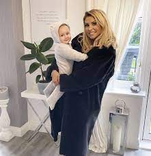 Maybe you would like to learn more about one of these? Mrs Hinch Shares Great Hack For Making Fake Flowers Smell Like The Real Thing Ok Magazine