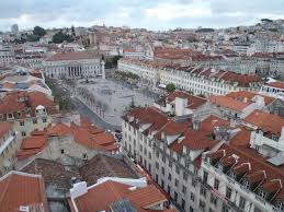 Martina tiene encuentros furtivos con diego, un hombre que le. Confinamento A Partir Das 13h No Fim De Semana Altera A Rotina De Portugal Folha Pe