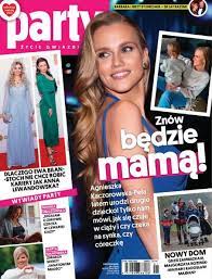 Jest młodzieżową mistrzynią świata w tańcach latynoamerykańskich z 2010 roku. Agnieszka Kaczorowska Party Magazine 18 January 2021 Cover Photo Poland