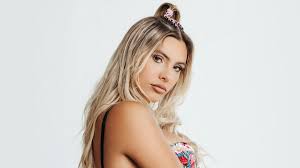 Lele pons has made a name for herself on the internet with her comedy skits and killer abs. Lele Pons Lelepons Twitter