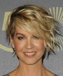 Short hair can take damage from styling, hair color and the sun because it is fresh new growth. 14 Jenna Elfman Hairstyles Hair Cuts And Colors
