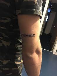 Roman numeral tatto | Tatuagens de algarismos romanos, Tatuagem costela masculina, Tatuagem mulher