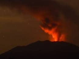 Kumpulan berita gunung raung terbaru hari ini. Gunung Raung Meletus Semburan Material Vulkanis Mencapai Ketinggian 2 000 Meter