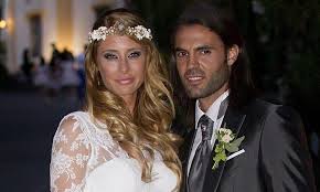 Han elegido esa icónica lugar religioso para bautizar a su hija adriana, de un año y tres meses. La Modelo Elisabeth Reyes Y Su Marido Sergio Sanchez Encantados Con Su Proxima Paternidad