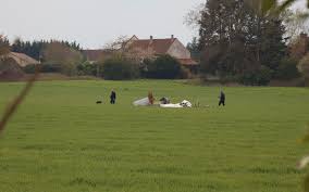 Deux personnes, dont le pilote, un homme, avaient pris place à bord de cet avion biplace. Seine Et Marne Un Avion De Tourisme S Ecrase Faisant Quatre Morts Le Parisien