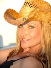 Debra Graff's Instagram, Twitter & Facebook