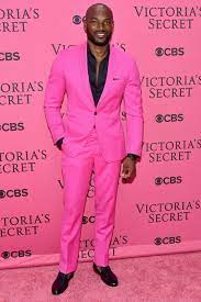 However, over the past few from pitti uomo to the australian high street, the pink suit is no longer a men's style pariah. Men Wearing Pink Suits Looking Extremely Hot Glamour Uk