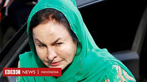 Umur 69 tahun) adalah salah seorang ibu negara malaysia. Siapa Rosmah Mansor Istri Najib Razak Pemilik Tas Tangan Dan Perhiasan Mewah Senilai Ratusan Miliar Bbc News Indonesia