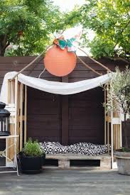 Cabane De Jardin Enfant En 50 Projets A Faire Soi Meme Cabane Jardin Enfant Cabane Jardin Maison Pour Enfants Palettes