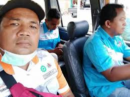 Tetap Bekerja di Tengah Pandemi Corona, Ini Cara Petugas PLN di Pessel