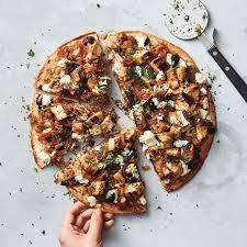 Enjoy A Tasty And Delicious Meal With Your Loved Ones Learn How To Make Chicken Caramelized Onion And Goat Chee In 2020 Caramelized Onions Goat Cheese Pizza Recipes