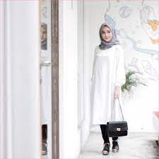 Pilihan gaya hijab dengan outfit hitam dari beberapa selebgram ini bisa jadi referensi buat gaya kamu nih! Pin Di Fashion Hijab Ootd Terbaru