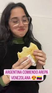 🇻🇪 Biliannis Guillermina Álvarez Chirinos La Venezolana ex reina de  belleza durante la celebración de la Vigilia Pascual, el papa Francisco  bautizó junto a ella a ocho adultos procedentes de Albania, Estados