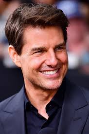Tom had uneven sized teeth during his beginning years but you would never know by looking at his smile now. The Real Story Behind Tom Cruise S Signature Smile And Misaligned Teeth
