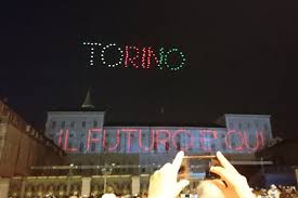 Il capoluogo piemontese vi dà appuntamento dal 21 al 24 giugno 2019 nelle piazze e nelle vie del centro cittadino per festeggiare il santo patrono della città. La Festa Di San Giovanni Sara Piu Grande E Piu Costosa Raddoppiano I Droni Torino News 24 Le News Da Torino
