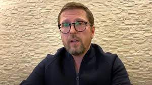 Анатолий шарий, журналист, блогер и лидер партии шария, 25 февраля был объявлен в государственный розыск. Sbu Oficialno Obyavila Shariyu Podozrenie V Gosizmene Ukrainskaya Pravda