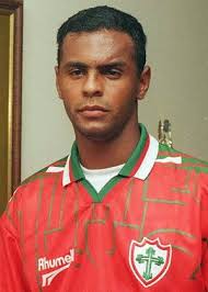 Ex-jogador da seleção se dá bem no tam tam e toca em banda de pagode em MG 