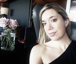 Verónica Duque: Una profesora de Valladolid enseña cómo es el cuerpo humano  con un traje anatómico