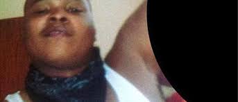 Man onthoofdt moeder en pronkt met haar hoofd op Facebook