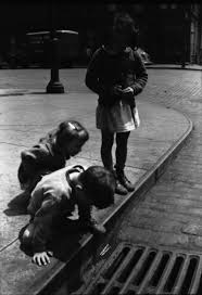 Pin By Ricardo Terriles On Luzfosca Walker Evans Evan Kids Playing