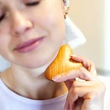 herramienta masaje facial gua sha