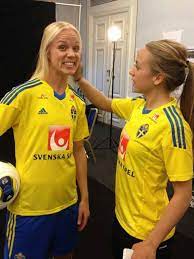 Caroline Seger And Malin Levenstad Damen Fussball Fussball Und Damen