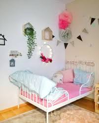 Veselje Oko Ovog Kutka Nije Dugo Trajalo Princeza Je Vracena U Nasu Sobu I U Svoj Stari Kutak Koji Je Jednako Sladak Pa Ajde In 2020 Toddler Bed Home Decor Home