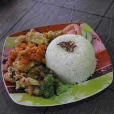 Packed nasi uduk with ayam suwir (shredded chicken), slices of cucumber, shredded omelette, and tempe orek (tempeh stir fried with soy sauce) for certain rituals or ceremonies, uduk is usually served with traditional javanese dishes like kering tempe , urap, and sambel goreng (kentang /potato, krecek/ cow's skin , teri/ anchovy, etc ). Ayam Geprek Dbc Yogyakarta Region Menu Prices Restaurant Reviews Tripadvisor