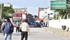 Atacan a gendarmes para quebrar retén. Oficial Descartan Que Se Reabra La Frontera Entre Bolivia Y Argentina Para Fiestas De Fin De Ano Ahoradigital