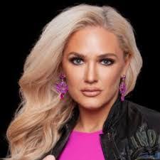 Courtney Blum's Instagram, Twitter & Facebook