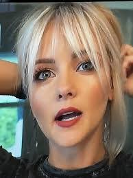 Karen Macinnis's Instagram, Twitter & Facebook