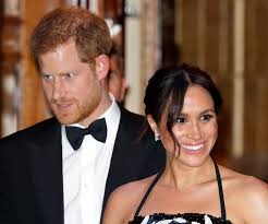 Il comunicato rilasciato da harry e meghan sul loro divorzio dalla royal family sembrerebbe lasciare veramente pochi dubbi. Il Principe Harry E Meghan Markle Verso Il Divorzo La Storia Dietro Il Piano Della Regina