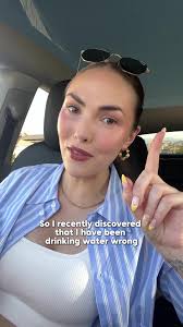 Love this tip!! Try it and let me know!! 👀💧 #water #celticsalt  #healthhack #himalayansalt #watertok