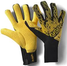 After every game, the gloves stink a lot due to the sweat. Best Goalkeeper Gloves 2021 Ultimate Review And Buyers Guide St Goalkeeper Gloves Soccer Goalie Gloves Review Guide In 2021