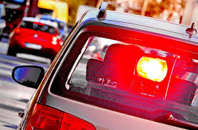 Geschwindigkeitsbeschränkung auf 60km/h, enge fahrbahn, kein standstreifen, der blitzer steht unmittelbar am rand der fahrbahn, der durchgehende verkehr fährt ca. Arger In Esslingen Damit Es Blitzt Muss Der Motor Laufen Esslingen Stuttgarter Nachrichten