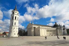 It lies in the valley of the confluence of neris and vilnia rivers and has 527,930 inhabitants (2013 statistics). Geheimtipp Im Baltikum Vilnius Travelblogger