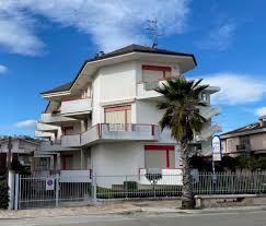 Per la tua vacanza cerchi un alloggio confortevole, in un punto quando scegli la tua casa per vacanze ad alba adriatica hai la fortuna di trovarti nella terra dell'abruzzo, denominata regione verde d'italia, e. 03 Ferienhaus Alba Adriatica Lungomare Marconi Alba Mare