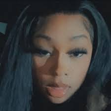 Dede Martinez's Instagram, Twitter & Facebook