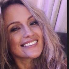 Mandy Connelly's Instagram, Twitter & Facebook