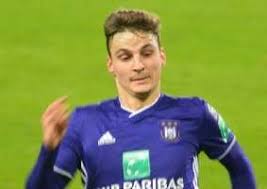 Anderlecht sera privé des services d'hannes delcroix et hendrik van crombrugge qui sont en revalidation après blessure. Anderlecht Online Gerkens Op Weg Naar Antwerp 12 Aug 20