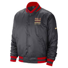 Mache dich mit sportbekleidung für herren fit für training, arbeit und freizeit. Chicago Bulls City Edition Courtside Nike Nba Jacke Fur Herren Nike Ch