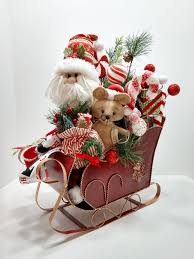 Santa Sleigh Centerpiece Santa Arrangement Table Etsy In 2020 Holiday Centerpieces Christmas Centerpieces Small Christmas Trees