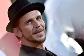 Karl Strand's Instagram, Twitter & Facebook