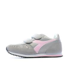 Depuis quelques saisons se sont devenus des chaussures tendances déclinées sous différentes formes et coloris. Achat Baskets Fille Diadora Simple Run Pas Cher Espace Des Marques