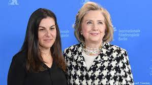 2016 democratic nominee, secstate, senator, hair icon. Hillary Die Frau Die Immer Wieder Aufsteht Kultur Dw 27 02 2020