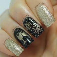 How to choose the right? 31 Snazzy New Year S Eve Nail Designs Stayglam New Years Nail Designs New Year S Nails New Years Nail Art